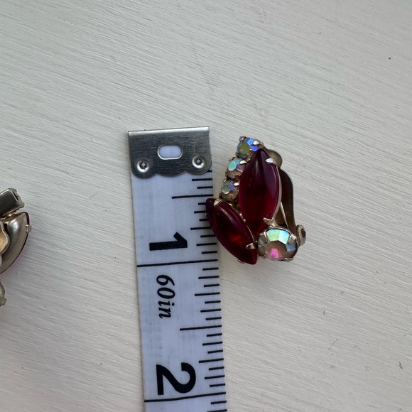 Vintage clip earrings - Picture 2 of 5